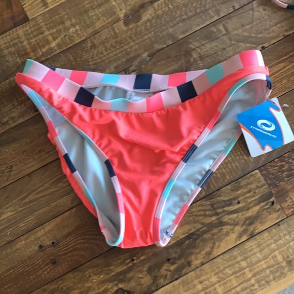 Bikini - Picture 3 of 3